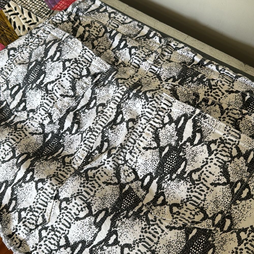 Frame Denim Le Mini Skirt Grey Python Snake Print… - image 8